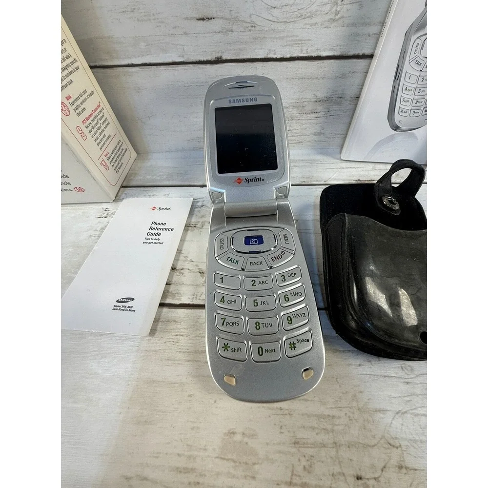 Samsung SPH-A620 Sprint PCS Vision Flip Phone Silver Vintage Boxed Parts Only